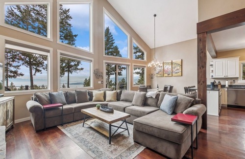 Somers Cabina | Spacious Cabin Retreat with Lake Views & Hot Tub