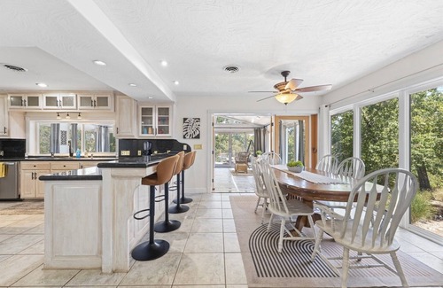 Branson West Cabina | Spacious Cabin w Lake View/Access, Hot Tub, Swim/Boat dock, AC, WiFi, Firepit