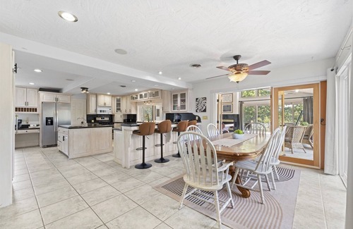 Branson West Cabina | Spacious Cabin w Lake View/Access, Hot Tub, Swim/Boat dock, AC, WiFi, Firepit