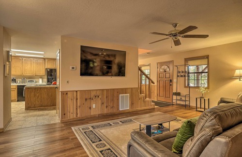 Altaville Cabina | Spacious cabin with AC, private lake, hot tub, movie room