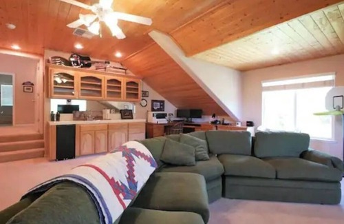 Shaver Lake Chalet De Esquí | Spacious cabin with game room free WIFI & parking
