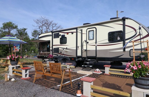 Theodore Alquiler De RV | Spacious camper in a vacation destination! Only 10 mins to Dauphin Island Beach!