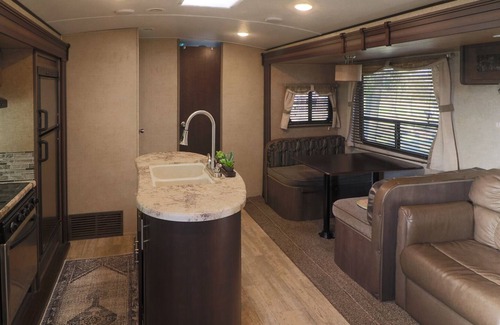 Theodore Alquiler De RV | Spacious camper in a vacation destination! Only 10 mins to Dauphin Island Beach!