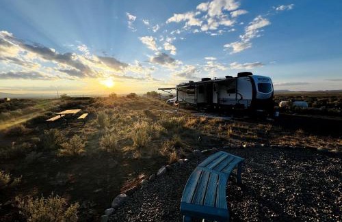 Questa Casa | Spacious Camper on a Llama Rescue Ranch with Stunning Views near Questa, New Mexico