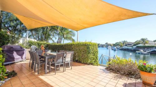 Banksia Beach Casa | Spacious Canal Home With Pontoon!