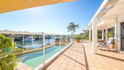 Banksia Beach Casa | Spacious Canal Home With Pontoon!