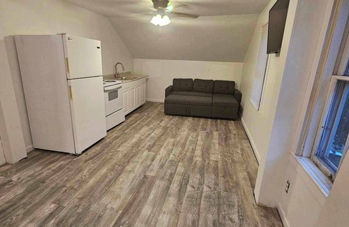 Canton Casa | Spacious Canton House 5BR, 3 bathroom, WiFi, AC, Great Location