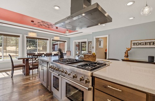 Flagstaff Casa | Spacious Canyon Peak Pine View Home Game Room Hot Tub