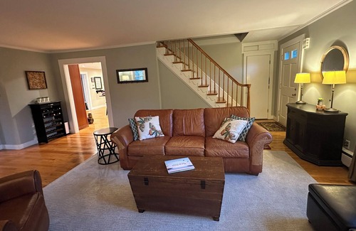 Rye Casa | Spacious Cape style home in Rye, New Hampshire.
