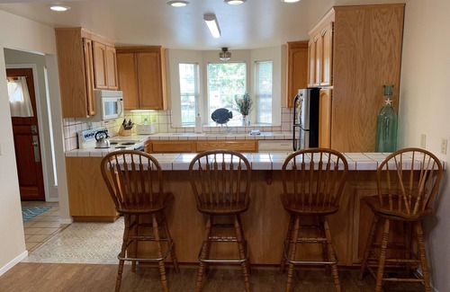 Capitola Casa | Spacious Capitola Home, Inviting LARGE backyard, BBQ and minutes to the BEACH!