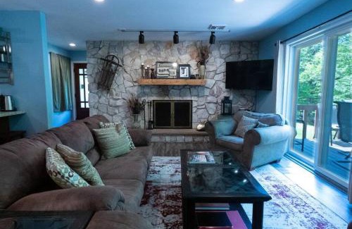 Monticello Casa | Spacious Catskills Home with Covered Hot Tub