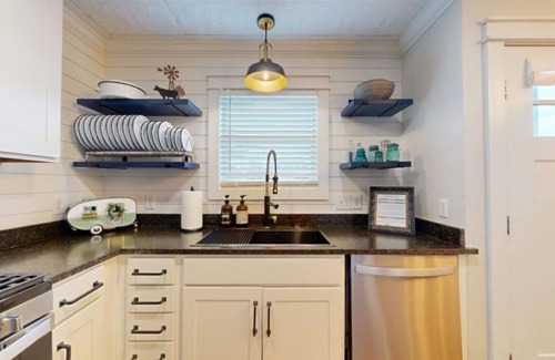 College Station Apartamento | Central Charm ~ Aggieland Vacation Rentals