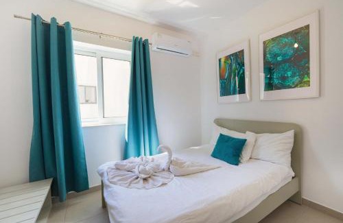Pembroke Apartamento | Spacious & Central 3BD Apartment with Front Balcony - Close to Sliema, St Julians, Valletta