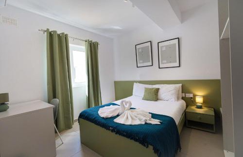 Pembroke Apartamento | Spacious & Central 3BD Apartment with Front Balcony - Close to Sliema, St Julians, Valletta