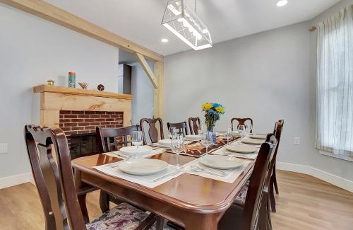 East Haven  Rutland County Casa | Spacious Central 4BR, Ski & Bike