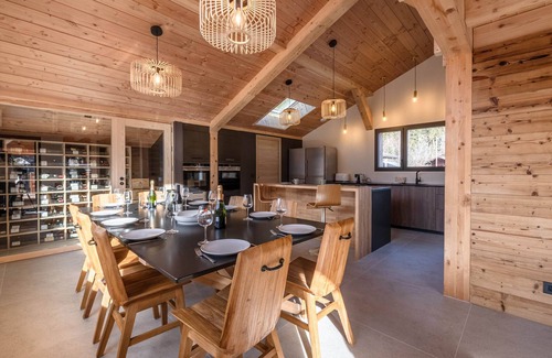 Les Tines Chalet De Esquí | Amplio chalet en Chamonix con jacuzzi y estacionamiento, se admiten mascotas