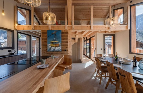 Les Tines Chalet De Esquí | Amplio chalet en Chamonix con jacuzzi y estacionamiento, se admiten mascotas
