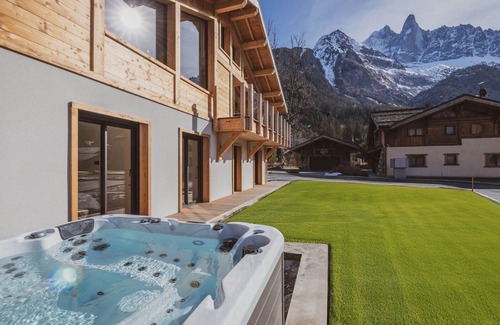 Les Tines Chalet De Esquí | Amplio chalet en Chamonix con jacuzzi y estacionamiento, se admiten mascotas