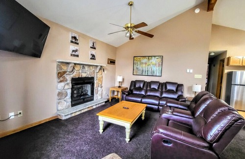 Briar Crest Woods Casa | Spacious Chalet | GameRoom, FirePit, Hot Tub!