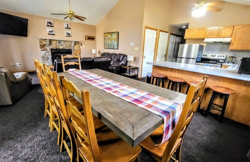 Briar Crest Woods Casa | Spacious Chalet | GameRoom, FirePit, Hot Tub!