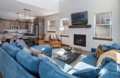 Rendezvous Casa | Luxury home near slopes w/ hot tub & views