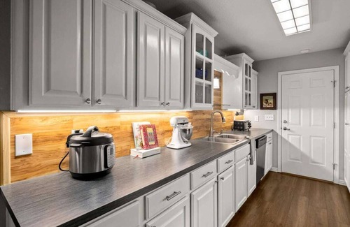 Fayetteville Casa | Spacious Charm: Duplex Haven in Fayetteville