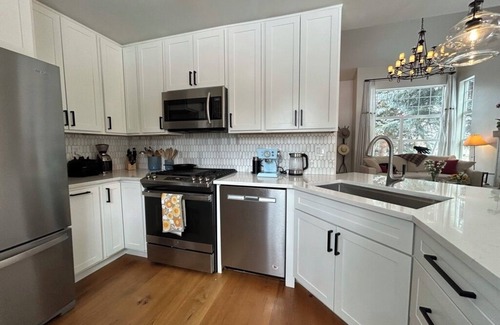 El Jebel Casa | Spacious, charming 3-bedroom house in lovely Carbondale with WiFi, hot tub, AC.