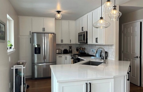El Jebel Casa | Spacious, charming 3-bedroom house in lovely Carbondale with WiFi, hot tub, AC.