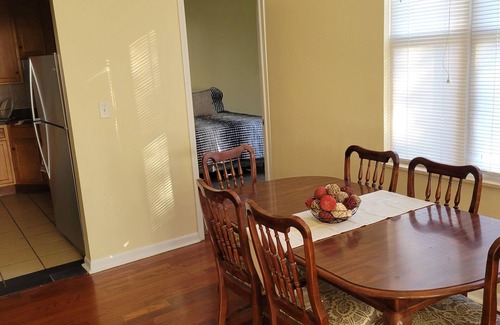 Greater Grand Crossing Apartamento | Spacious Charming 4BD/2BTH in Woodlawn Near the University of Chicago!!!!