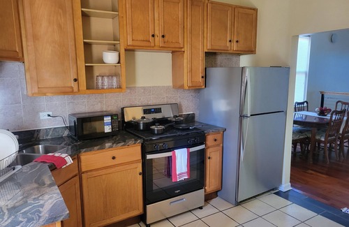 Greater Grand Crossing Apartamento | Spacious Charming 4BD/2BTH in Woodlawn Near the University of Chicago!!!!
