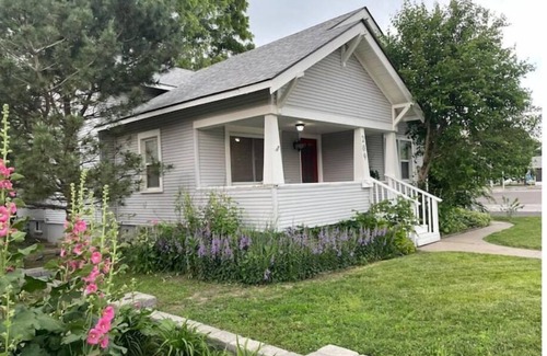 Burlington Casa | Spacious charming farmhouse - dedicated office