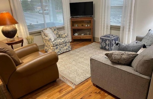 Burlington Casa | Spacious charming farmhouse - dedicated office
