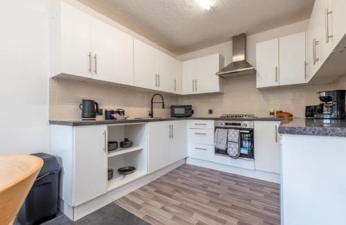Donnington Casa | Spacious City House in Telford Pass the Keys