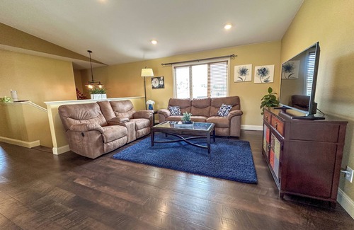 Mandan Casa | Spacious/Clean 4 Bedroom 2 Bathroom Home away from Home.