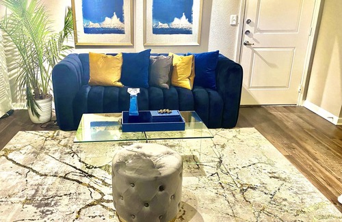 Greenway Plaza-Upper Kirby Apartamento | Spacious Clean and Classy 2bd in the heart of Houston