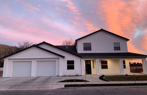 La Verkin Casa | Spacious, Clean & FUN Retreat Near Zion NP! - Private Pool & Pickleball Court!!!