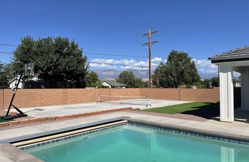 La Verkin Casa | Spacious, Clean & FUN Retreat Near Zion NP! - Private Pool & Pickleball Court!!!