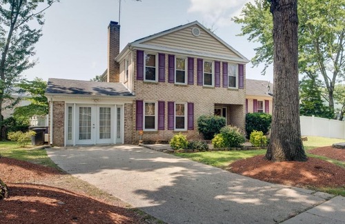 Clinton Casa | Spacious Clinton Home with Patio 12 Mi to Capitol!