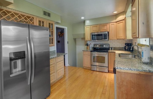 Clinton Casa | Spacious Clinton Home with Patio 12 Mi to Capitol!