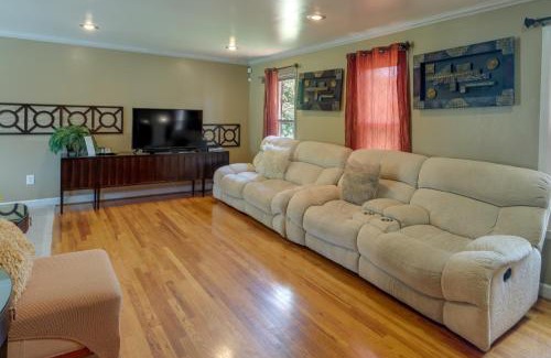 Clinton Casa | Spacious Clinton Home with Patio 12 Mi to Capitol!