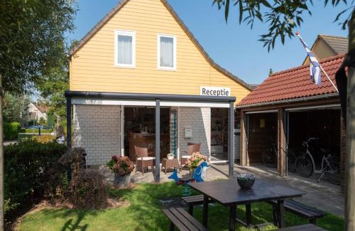 Wemeldinge Casa | Spacious Coastal Getaway