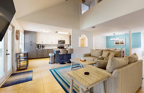 Gulf Breeze Casa | Spacious coastal home with private yard and close to town