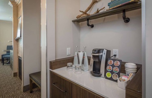 Half Moon Bay Casa | Spacious Coastal Retreat at Aristocrat Hotel - Free Parking and Breakfast!
