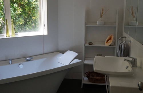 Coatesville Apartamento | Confort espacioso Tranquilo jardín privado