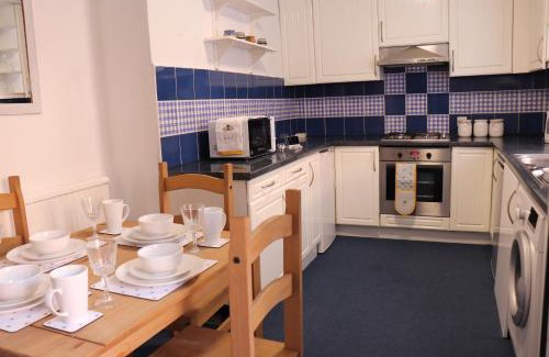 Chapeltown Apartamento | Spacious & Comfortable 3 Bedroom House - FREE WiFi & FREE Parking