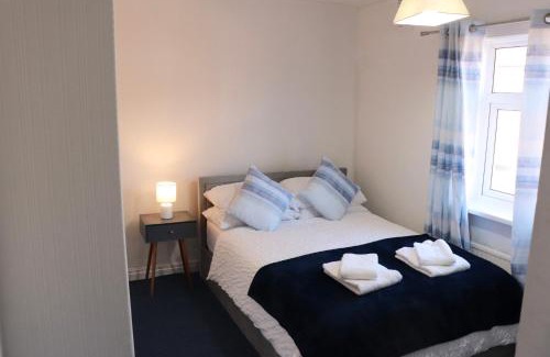 Chapeltown Apartamento | Spacious & Comfortable 3 Bedroom House - FREE WiFi & FREE Parking