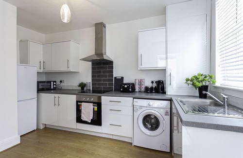 Belle Vue Casa | Spacious Comfortable house close to Etihad + parking
