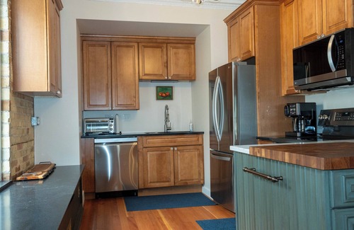 Edgerton Condominio | Spacious Condo: Historic Boutique Rental in Downtown Edgerton