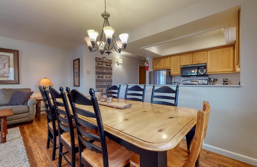 Jackson Condominio | Spacious condo near downtown Jackson with furnished deck, mtn views & grill