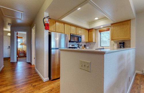 Jackson Condominio | Spacious condo near downtown Jackson with furnished deck, mtn views & grill